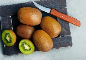 dogs eat kiwi , kiwi for dogs , kiwi benefits for dogs , kiwi risks for dogs , how to feed kiwi to dogs , dogs