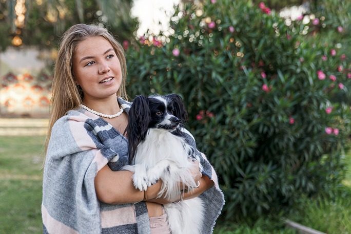 Models-Supporting-Animals